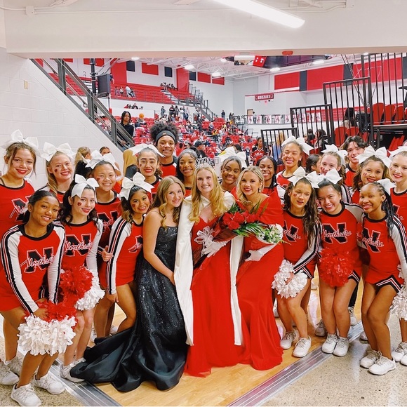 Sherri Hill ball gown - Picture 6 of 7